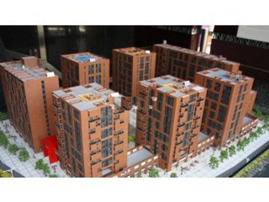 7克拉项目位于北京市丰台区马家堡东路,地处南三环至南四环之间马家堡核心区域,周边配套完善,交通便利。向北步行8分钟即可到达地铁10号线角门东站交通枢纽,与四号线角门西站的距离约1000米,通过纵贯南北的4号线将实现南城与北城的快速连接。2012年地铁十号线二期全线贯通,届时从七克拉经地铁前往CBD、金融街、西单、王府井等城内主要商圈只需20分钟。体育产业、汽车产业、旅游产业三大都市经济发展带一一确立,丽泽商务区、总部经济区、大红门服装文化商务区和河西生态休闲旅游区初步形成,四大经济板块合围,四号线十号