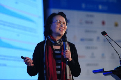 ��÷��ȷ�ϳ�ϯ�ڰ˽��й���ҵ�ز���չ��̳