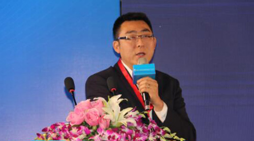 ������ȷ�ϳ�ϯ�ڰ˽��й���ҵ�ز���չ��̳