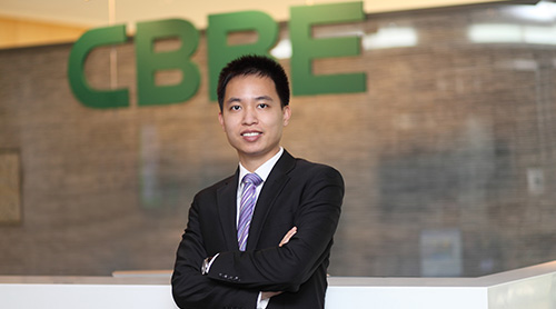 ������ȷ�ϳ�ϯ�ڰ˽��й���ҵ�ز���չ��̳