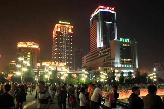 ��Ѷ�򱨣������ȳɶ�д��¥�г� �ɽ���Ծ�Ȼ���