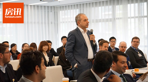 �׶���ѧԺѧ��ɳ����߽��к��Ƹ�����OFFICEZIP